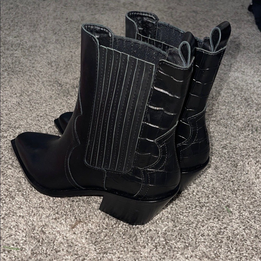 Dolce Vita Western Black Leather Ankle Boot - Picture 3 of 7